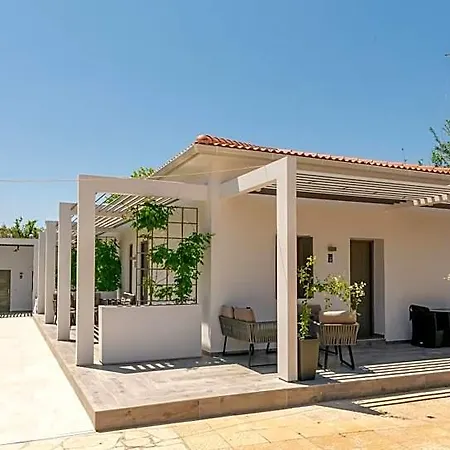 Отель Sunny Garden